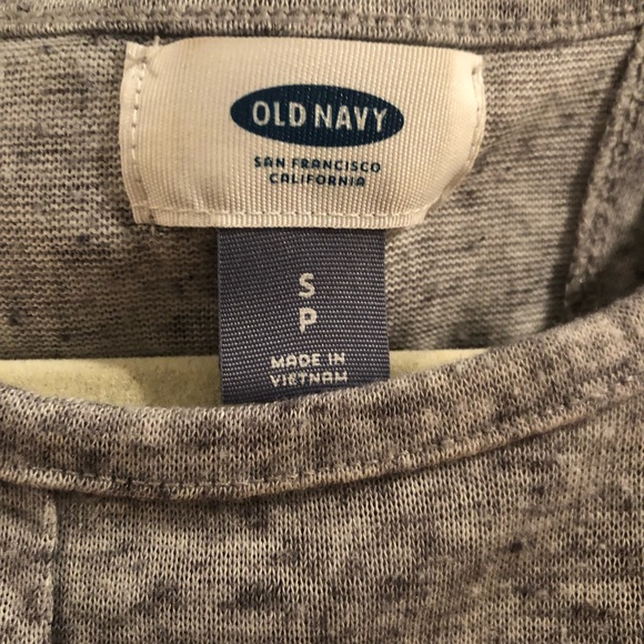 Light Old Navy sweater with split back 🥑🥑🥑 - Picture 4 of 5